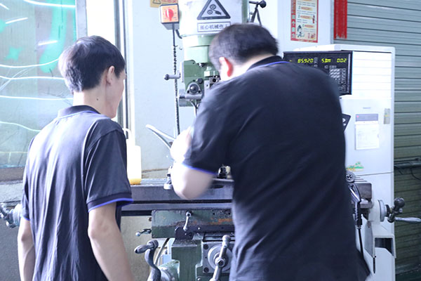 深圳自动点胶机生产厂家